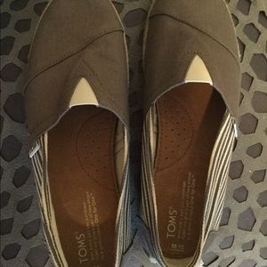 Women’s casual shoes